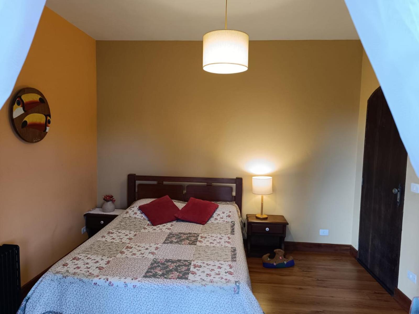 Entrevistas Chales E Suites São Bento do Sapucaí Habitación foto